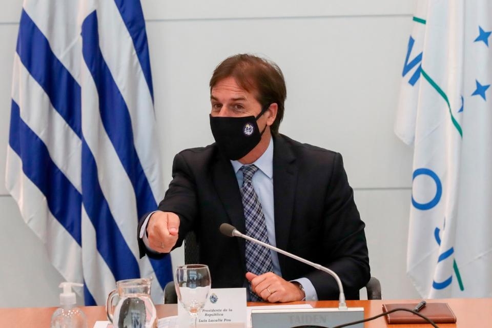 c7267cefc6fe52d4b27e0220ab2c5321 Avanzan las políticas de ajuste en Uruguay