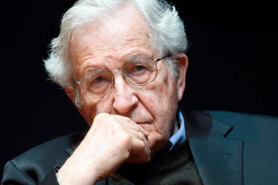 Noam Chomsky calificó a Donald Trump como “el peor criminal de la historia”