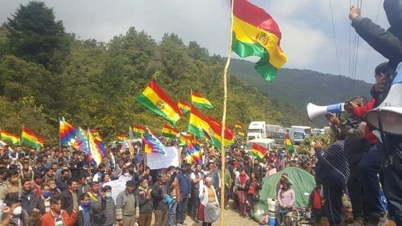 Gobierno de facto en Bolivia militariza varias ciudades en respuesta a la crisis
