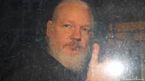 Políticos de todo el mundo exigen al Reino Unido la liberación de Assange 