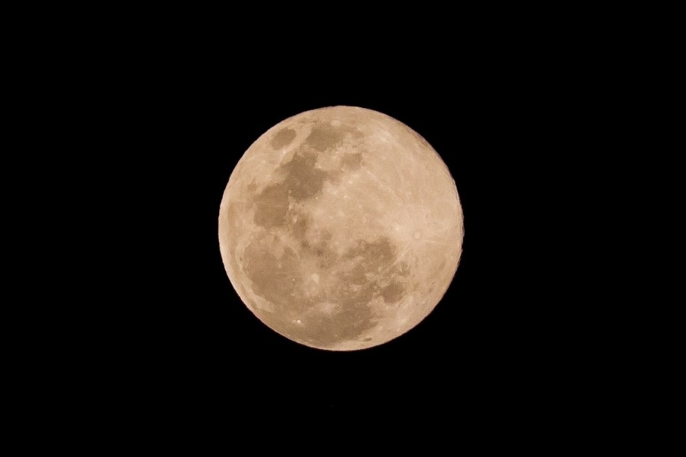 La NASA confirma que hay agua en la Luna