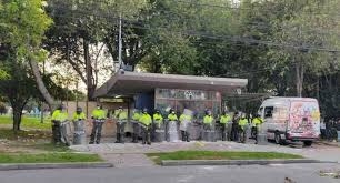 Denuncian el “asesinato masivo” de nueve jóvenes en una estación de policía colombiana