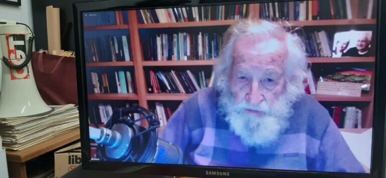 605c17c3711fefe2127a5c4bfdc2c281 “Las corporaciones son lo más cercano al totalitarismo que los humanos han podido crear”