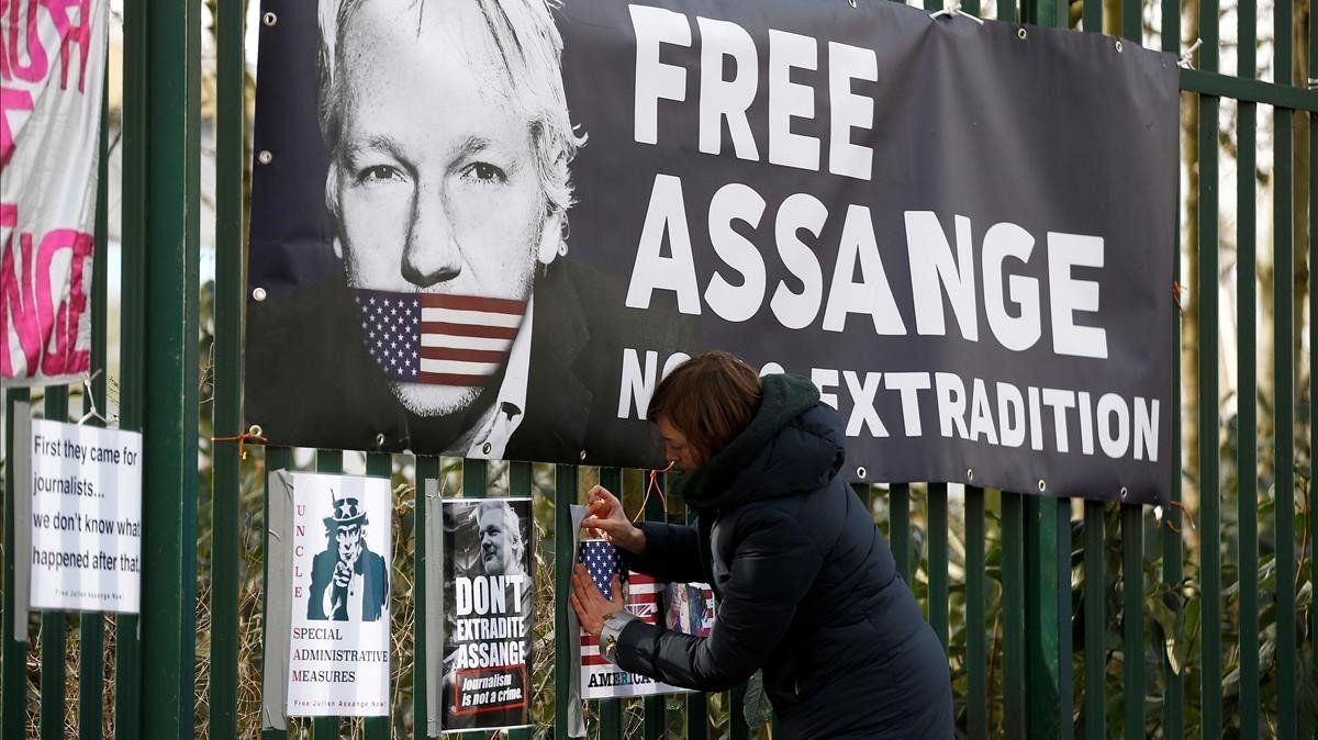 Condena a Assange e indulto para Bannon