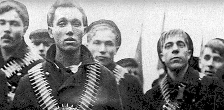 Lenin aplasta a los marineros de Kronstadt