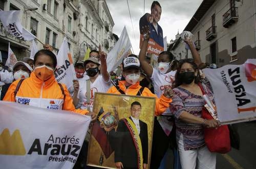 Sin ventaja para ningún candidato, los ecuatorianos acuden hoy a las urnas