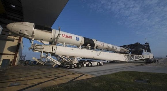 SpaceX llevará a la primera mujer en visitar la Luna