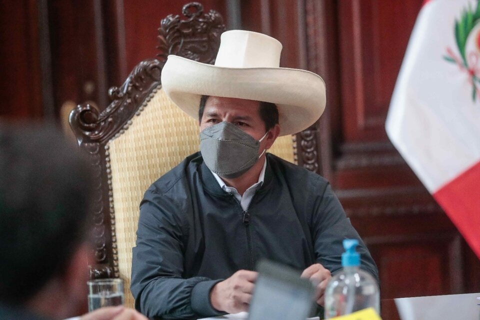 Los retos de Pedro Castillo: gobernar y transformar Perú, resistiendo a la derecha golpista