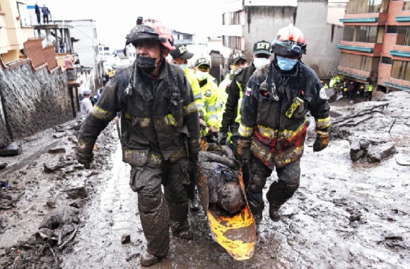 Al menos 24 muertos tras aluvión de escombros y lodo en Ecuador