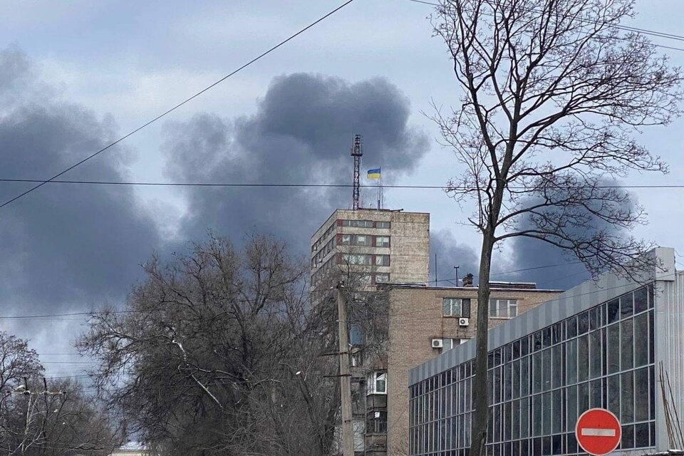 Ucrania rechaza el ultimátum ruso sobre Mariupol y la guerra golpea a Kiev