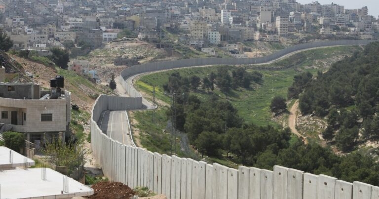 La ocupación israelí de los territorios palestinos desde hace 55 años es apartheid