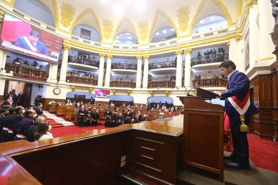 Perú: Pedro Castillo defendió su gestión y denunció una campaña para destituirlo