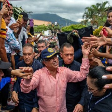 Colombia: la tregua pedida por Gustavo Petro y los 15 mil documentos desclasificados
