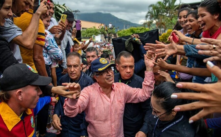 Colombia: la tregua pedida por Gustavo Petro y los 15 mil documentos desclasificados