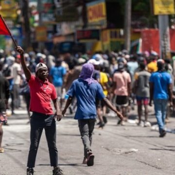 Multitudinarias protestas sacuden a Haití contra el alza de los combustibles