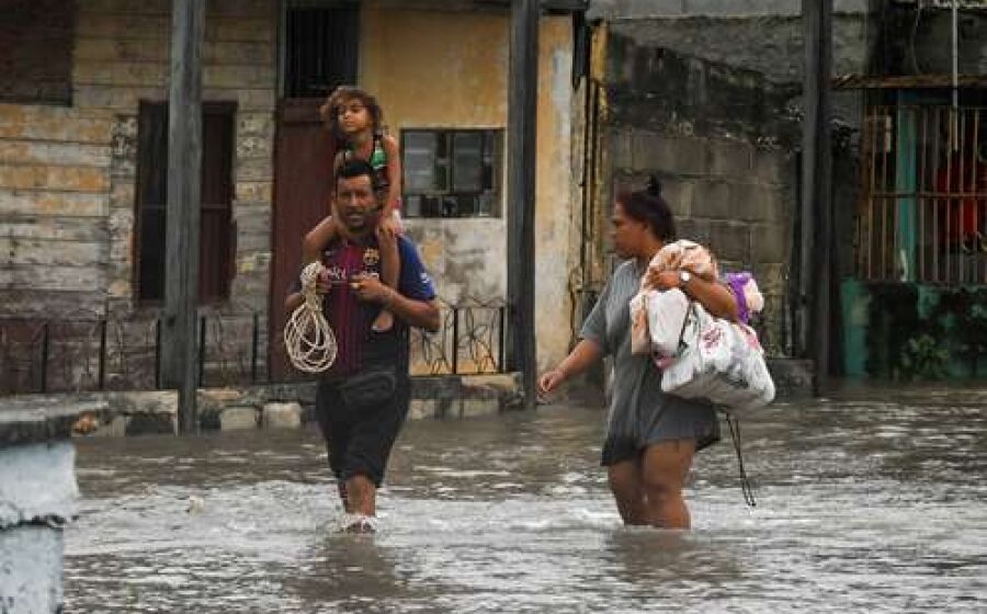 ab403ebf3b0d3781665cde52cef01270_XL Ian deja sin electricidad a toda Cuba; dos muertos, inundaciones y 40 mil desalojados
