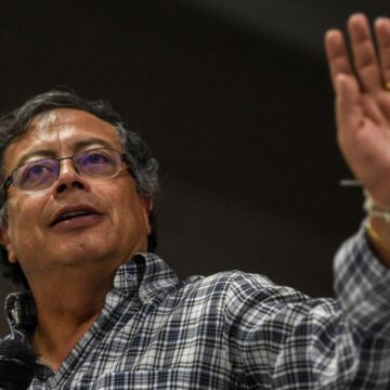Petro anuncia que en “cuestión de días” planteará un cese al fuego multilateral en Colombia