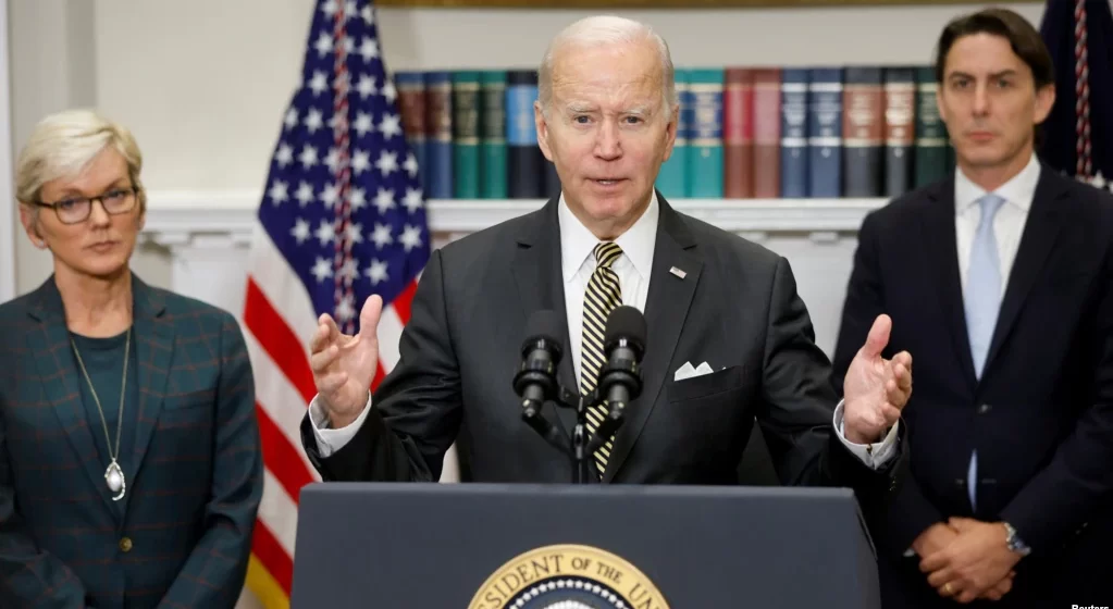 Biden liberará 15 millones de barriles de crudo de la reserva estratégica de EU