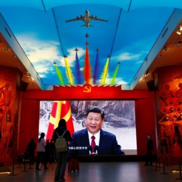 Xi Jinping refuerza su poder en China con más control social y sin soluciones concretas a la crisis