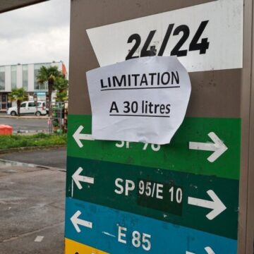 Francia: trabajadores mantienen la huelga en las refinerías del grupo TotalEnergies