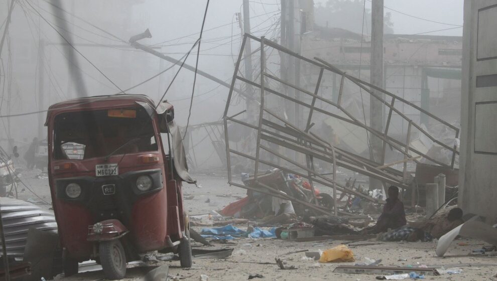 Un centenar de muertos y 300 heridos en un ataque con coches bomba contra el Ministerio de Educación de Mogadiscio