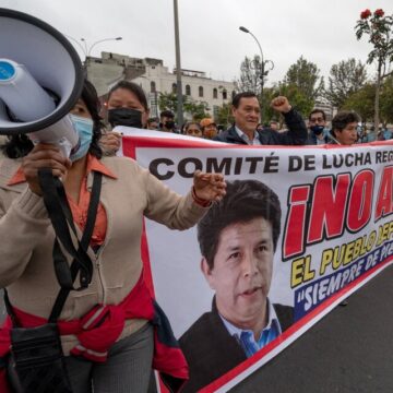 Perú: Castillo denunció un golpe de Estado