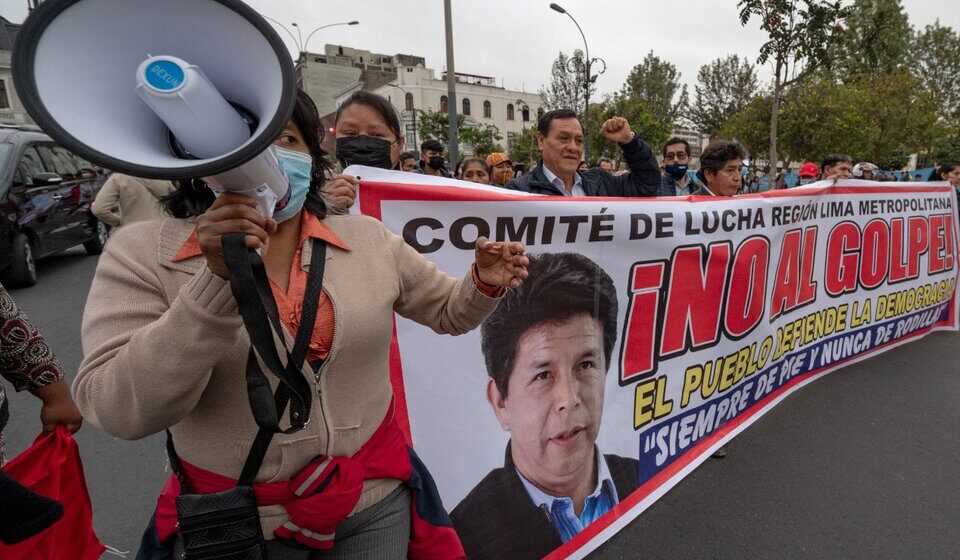 Perú: Castillo denunció un golpe de Estado