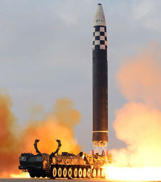 Norcorea prueba misil con capacidad de alcanzar territorio de EU