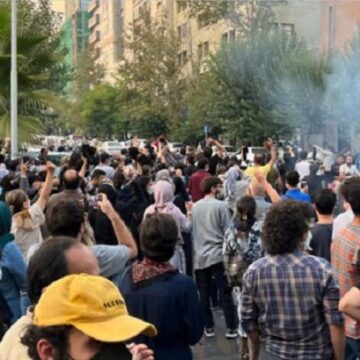 Convocan a nuevas protestas en Irán tras posible condena a muerte de un manifestant
