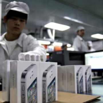 Fuertes protestas en China de trabajadores de la principal fábrica de iPhone del mundo