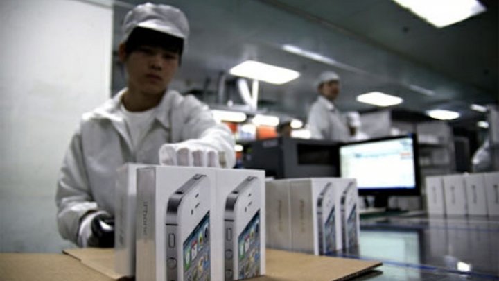 Fuertes protestas en China de trabajadores de la principal fábrica de iPhone del mundo