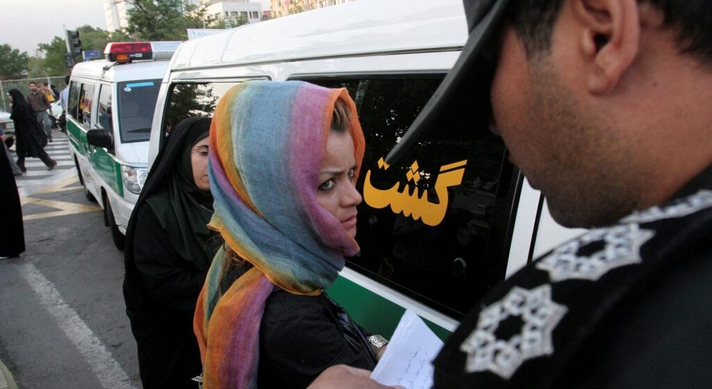 Irán y dos “choques de civilización” con el califato de los ayatolás
