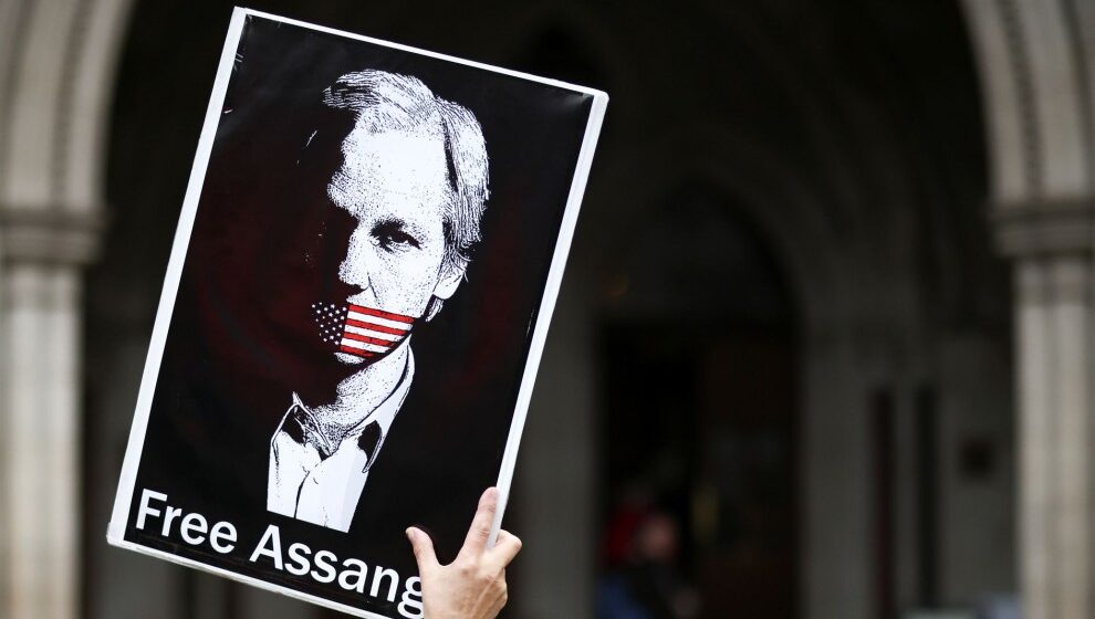 Criminalización, cárcel y acoso judicial: 12 años de persecución contra Assange y la libertad de expresión