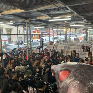 Times Trabajadores del New York Times inician una huelga masiva por primera vez en 40 años