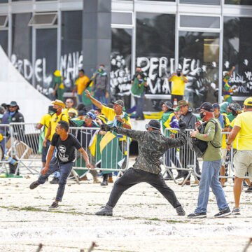 Brasil: Guerra santa, golpistas y mercaderes de fe