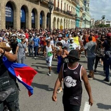 Condenan a hasta 15 años de cárcel a 9 manifestantes del 11J en Cuba