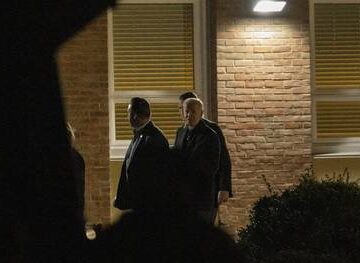 Detrás del Bidengate, según Edward Snowden y Mike Whitney