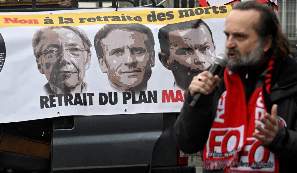 Francia Francia: Macron vuelve a agitar el clima social con su reforma de jubilaciones