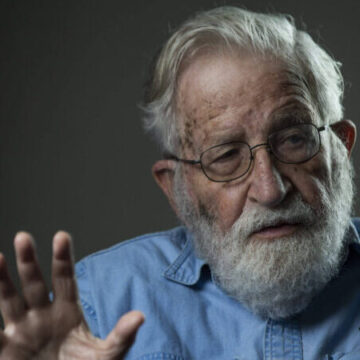 Armas de EU alimentan el conflicto en Ucrania: Chomsky