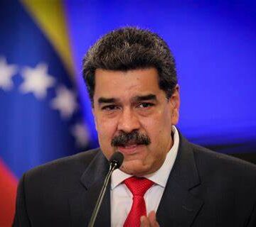 Tras disolución de gobierno interino en Venezuela, EU aún no reconoce a Maduro