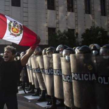 crisisperu1 El Congreso de Perú rechaza adelantar elecciones este año