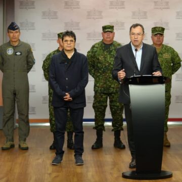El Gobierno de Colombia suspende el decreto del cese al fuego con el ELN, pero insiste en acordar una tregua