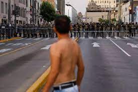 La violenta represión del Ejército contra las protestas en Perú suma 60 muertos y casi 1.300 heridos