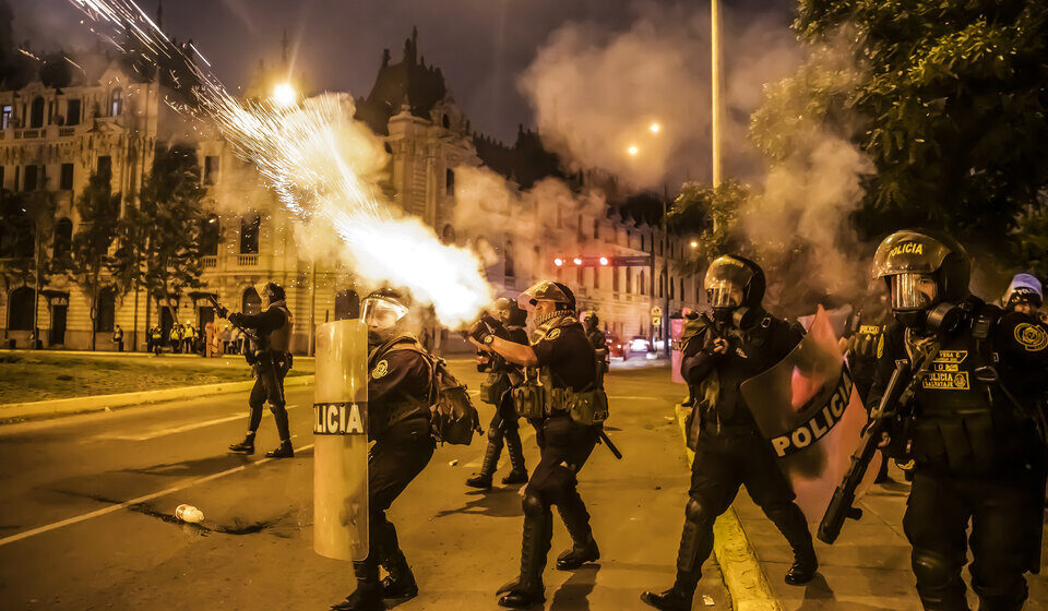 El gobierno y bandas civiles hostigan a la prensa alternativa y extranjera