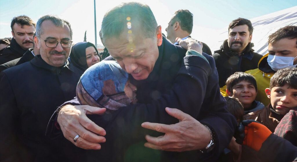 Tayyeb Erdogan, sepultado bajo los escombros del terremoto