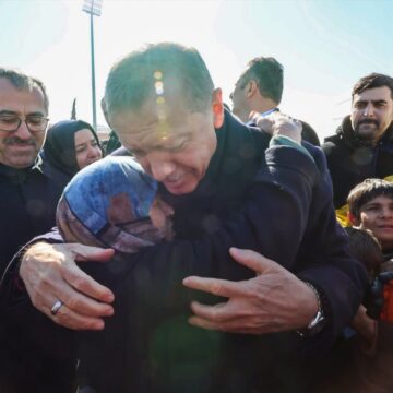 Tayyeb Erdogan, sepultado bajo los escombros del terremoto