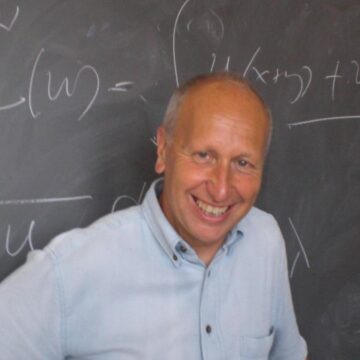 El argentino Luis Caffarelli gana el ‘Nobel’ de matemáticas por iluminar lo que ocurre en un vaso con hielo
