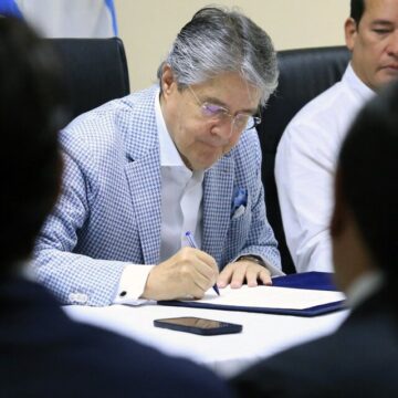 La autorización de la tenencia y portación de armas desató la polémica en Ecuador
