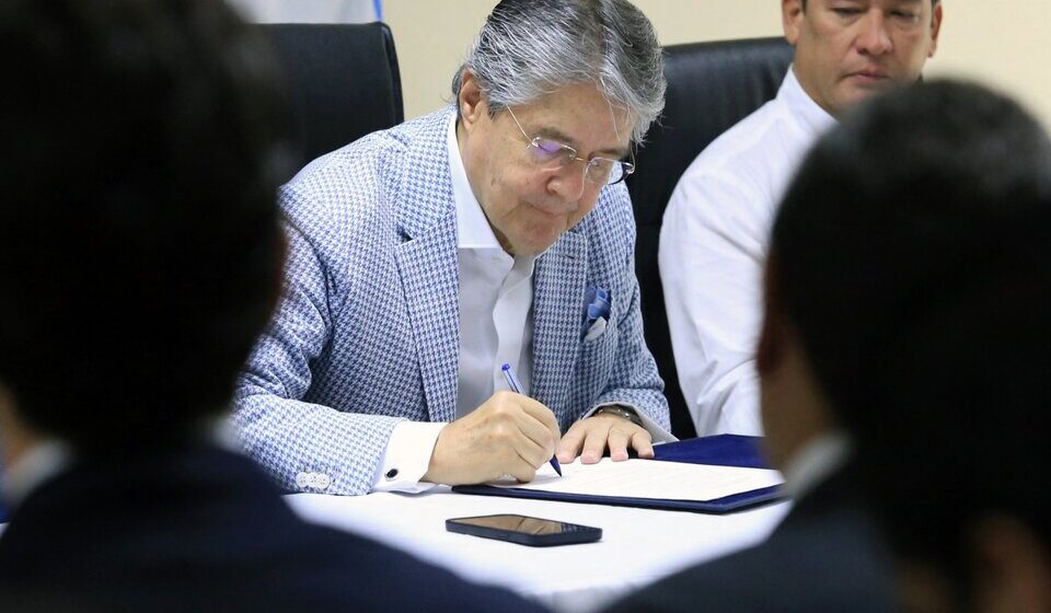 Ecuador La autorización de la tenencia y portación de armas desató la polémica en Ecuador