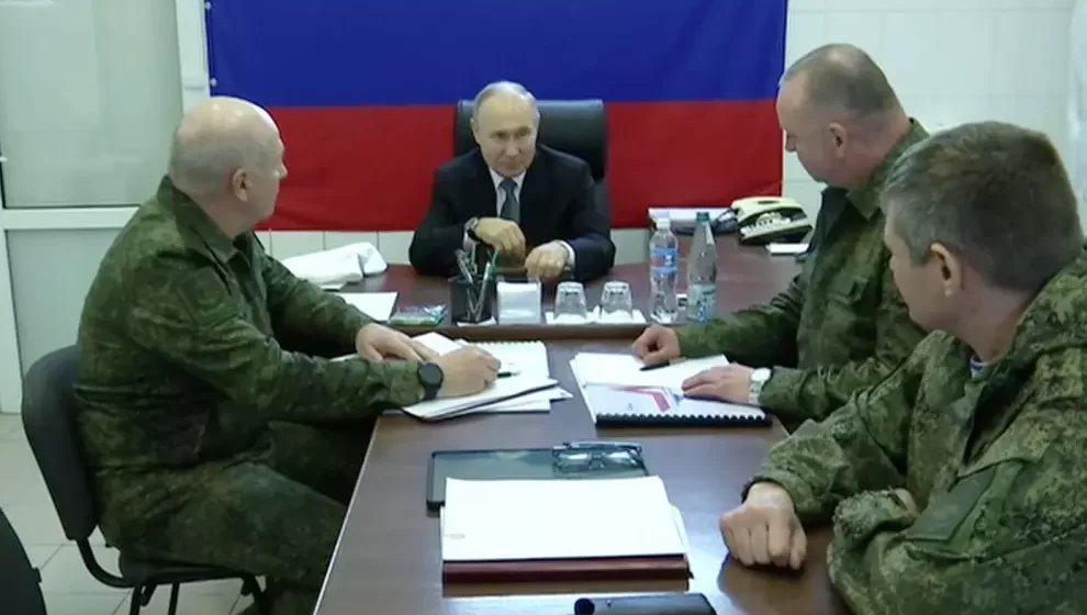 La falta de munición, la disensión y los sabotajes ucranianos minan la estrategia del Kremlin en Ucrania